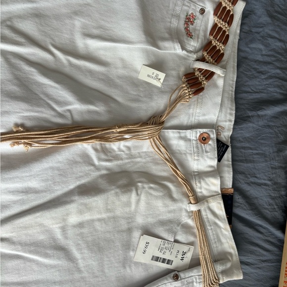 L.A. Blues Women’s Designer White Jeans Size 20W Plus Embroidered Floral NEW TAG - Picture 1 of 14